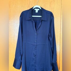 Navy blue blouse, like new. Beautiful color and texture.